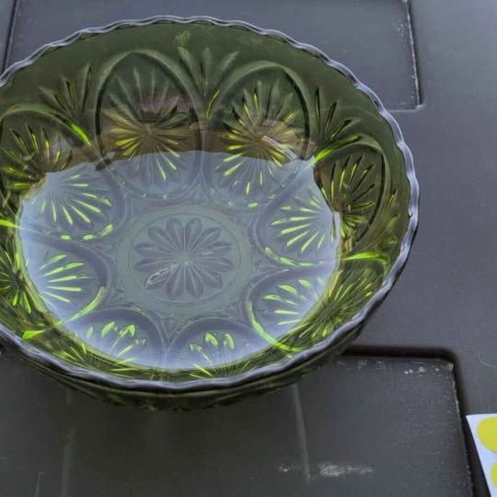 Vintage Anchor Hocking Cameo Medallion Avocado / Green Pressed Glass 8" Serving